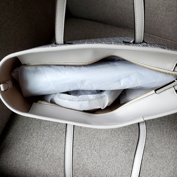 Tory Burch Gemini Link Coated Canvas Small Tote in New Ivory - Picture 4 of 15